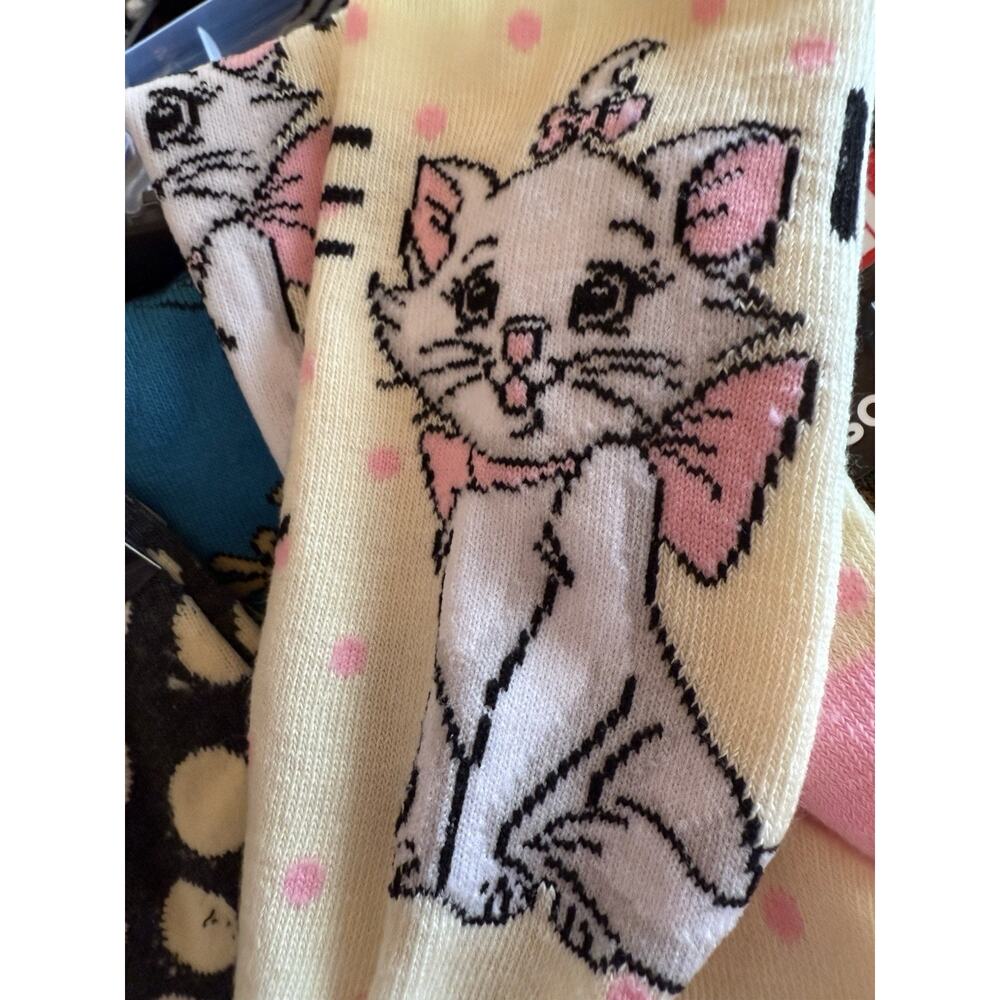 2 pairs of Disney socks women’s crew 9-11 NEW